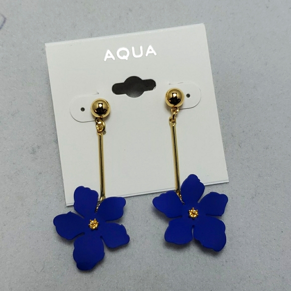 Aqua blue flower with gold dangle earrings - Picture 3 of 3